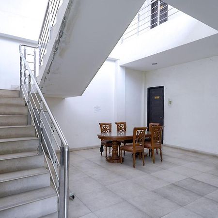 Reddoorz @ Avros Guest House Medan Bagian luar foto