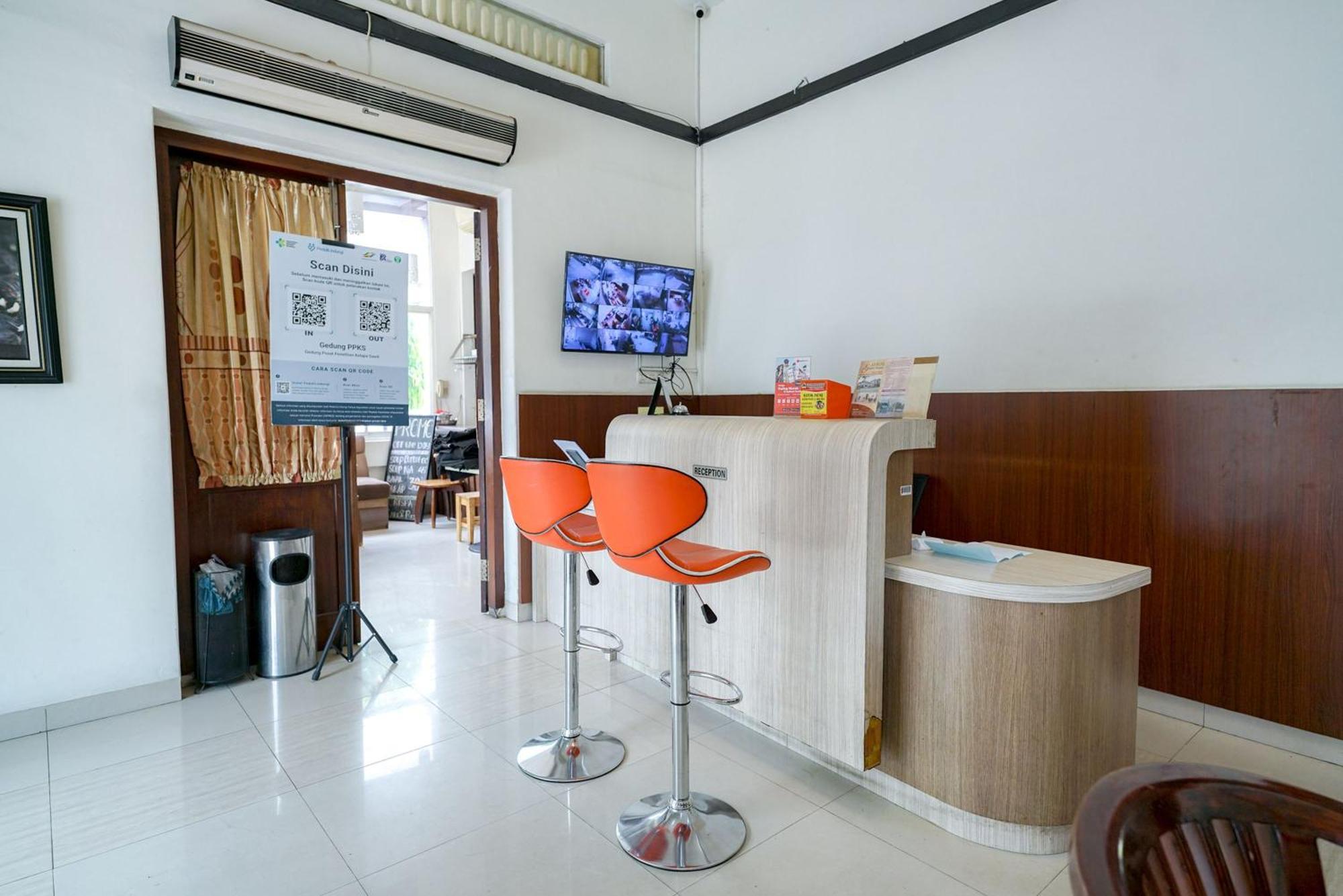 Reddoorz @ Avros Guest House Medan Bagian luar foto