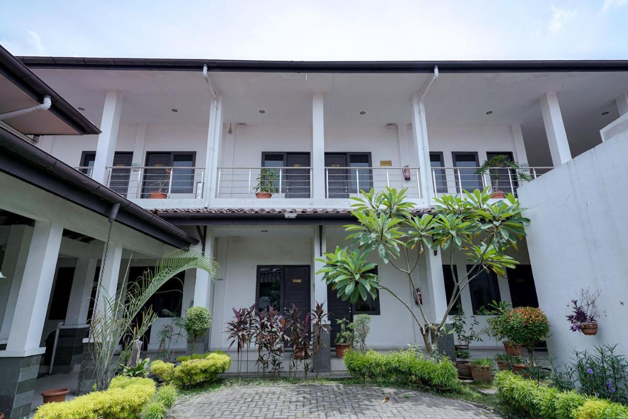Reddoorz @ Avros Guest House Medan Bagian luar foto