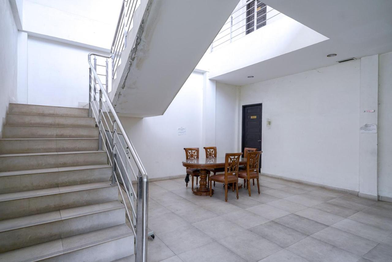 Reddoorz @ Avros Guest House Medan Bagian luar foto