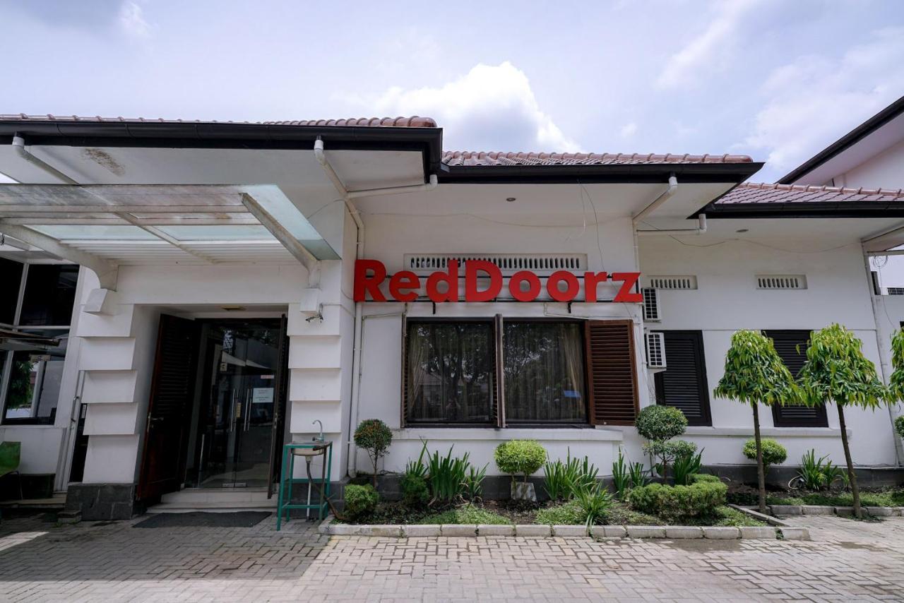 Reddoorz @ Avros Guest House Medan Bagian luar foto
