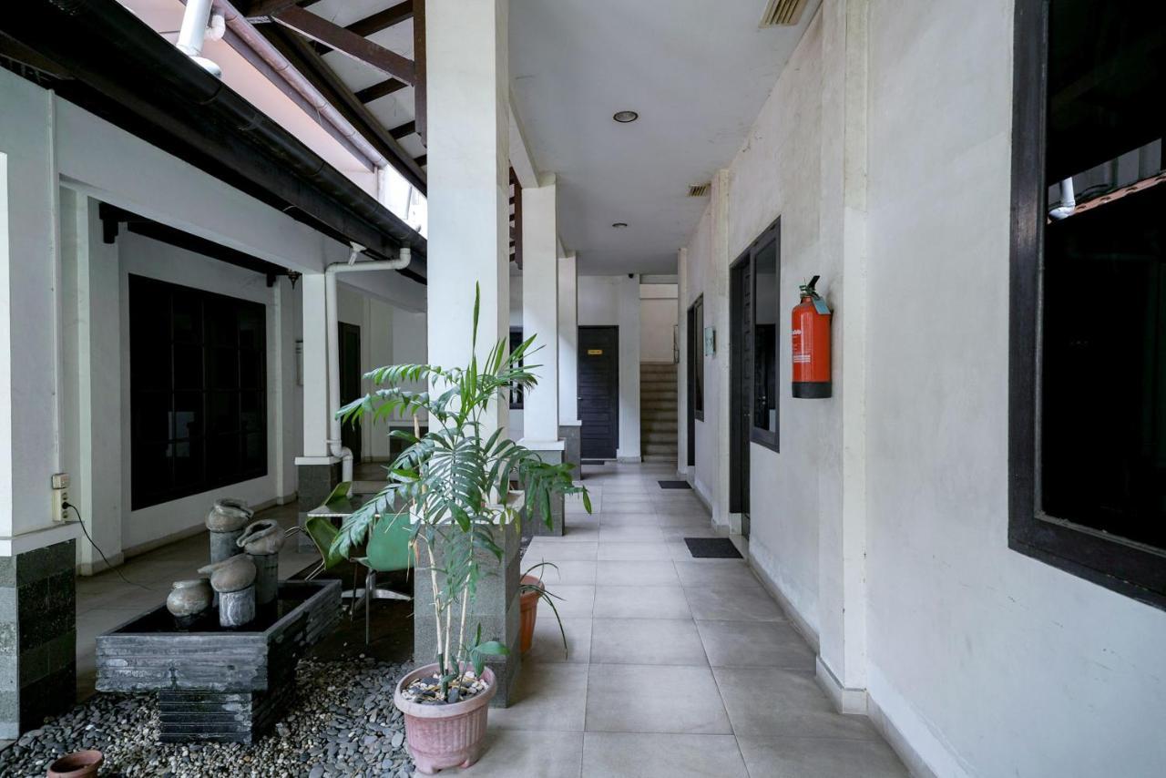 Reddoorz @ Avros Guest House Medan Bagian luar foto