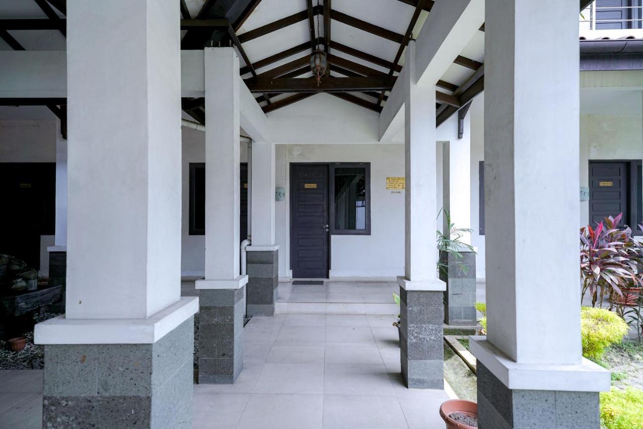 Reddoorz @ Avros Guest House Medan Bagian luar foto