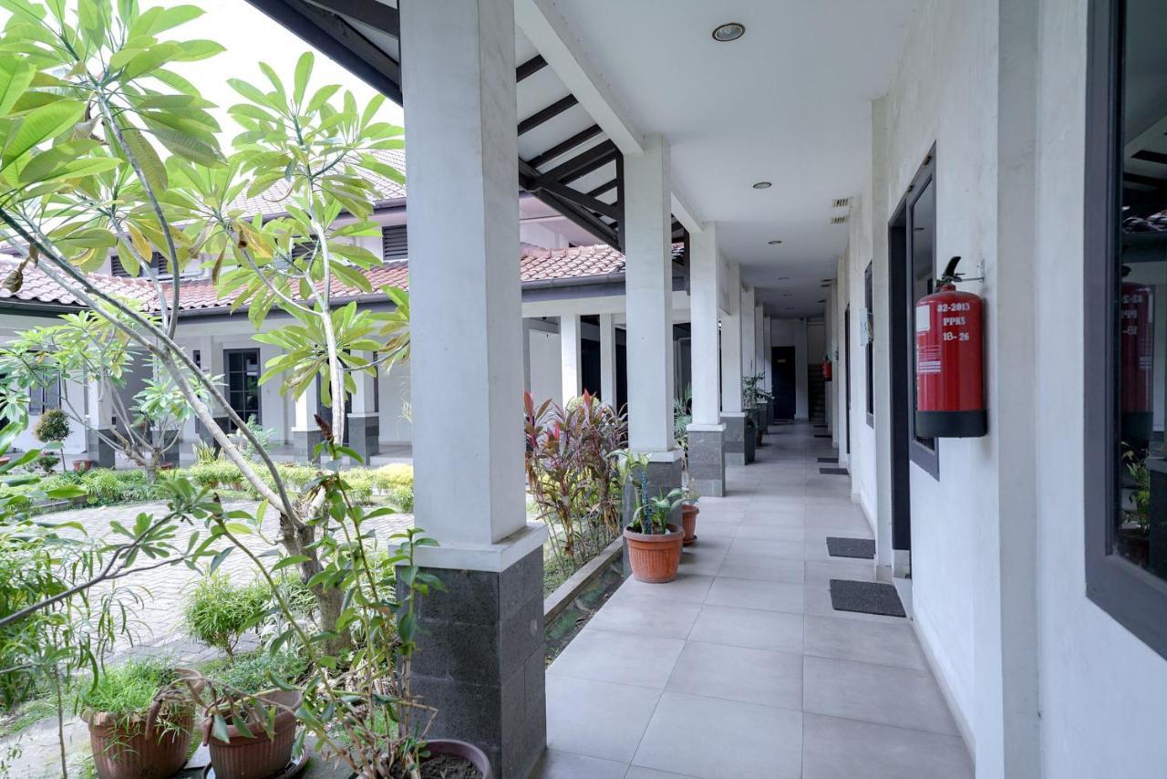 Reddoorz @ Avros Guest House Medan Bagian luar foto