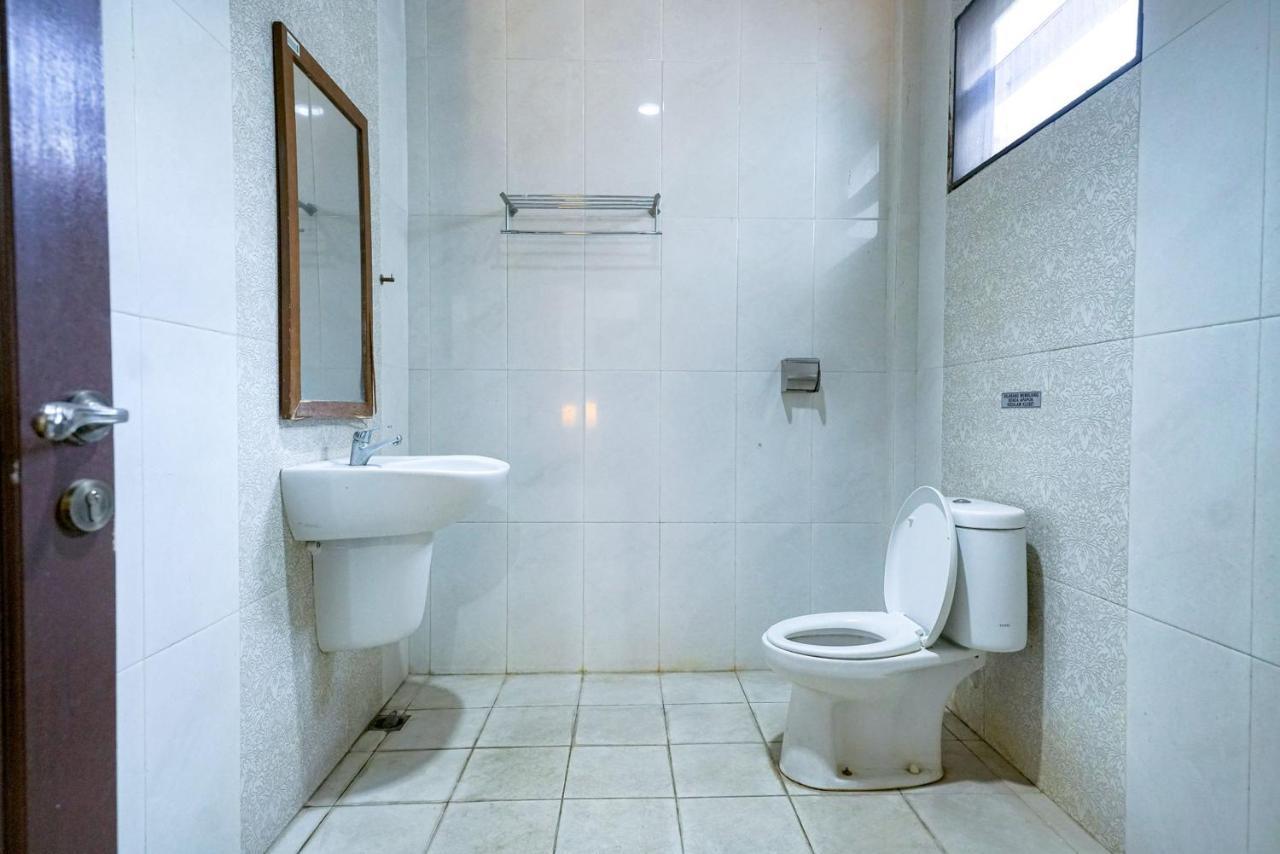 Reddoorz @ Avros Guest House Medan Bagian luar foto
