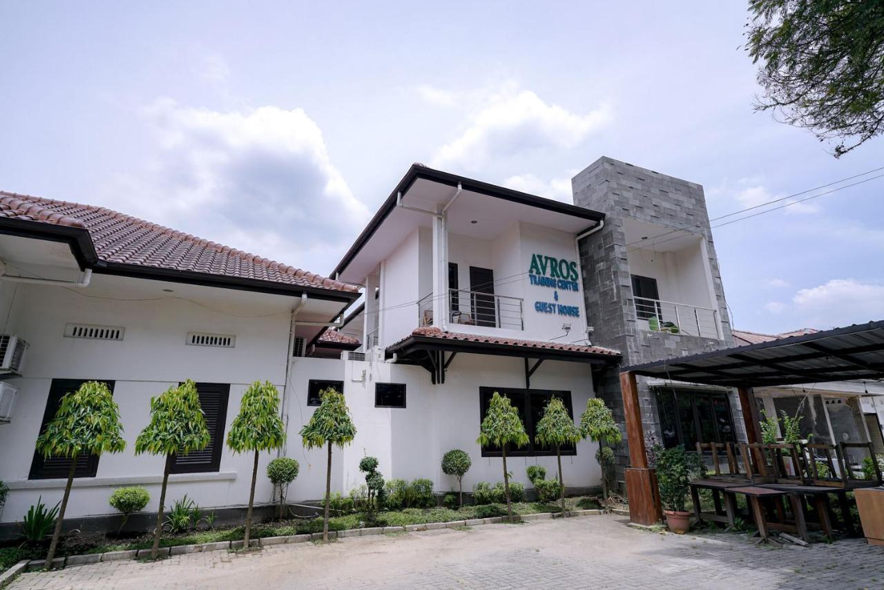 Reddoorz @ Avros Guest House Medan Bagian luar foto