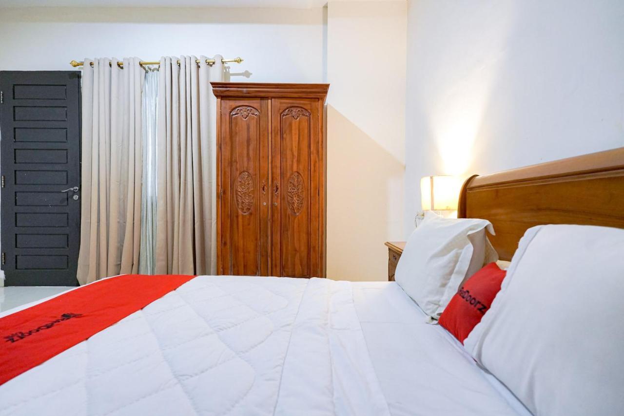 Reddoorz @ Avros Guest House Medan Bagian luar foto