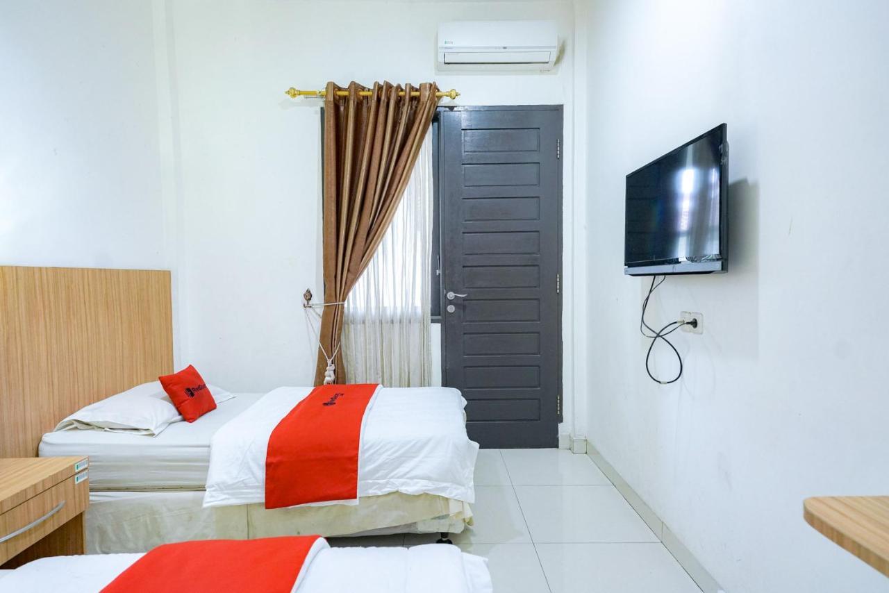 Reddoorz @ Avros Guest House Medan Bagian luar foto