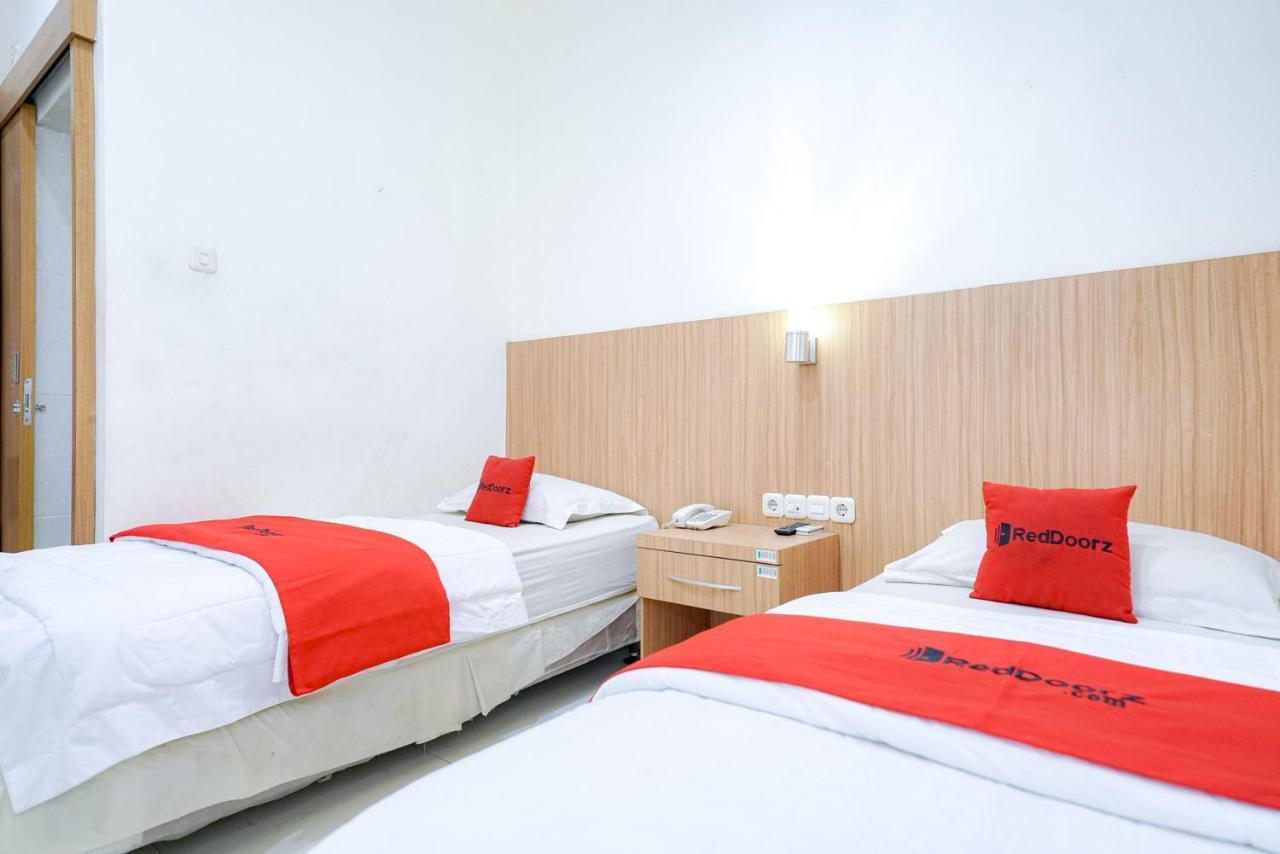 Reddoorz @ Avros Guest House Medan Bagian luar foto