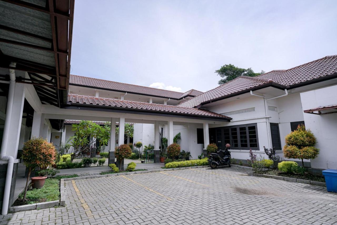 Reddoorz @ Avros Guest House Medan Bagian luar foto