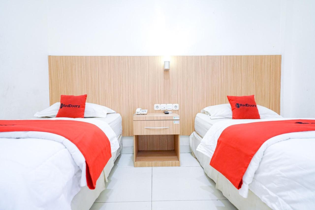 Reddoorz @ Avros Guest House Medan Bagian luar foto