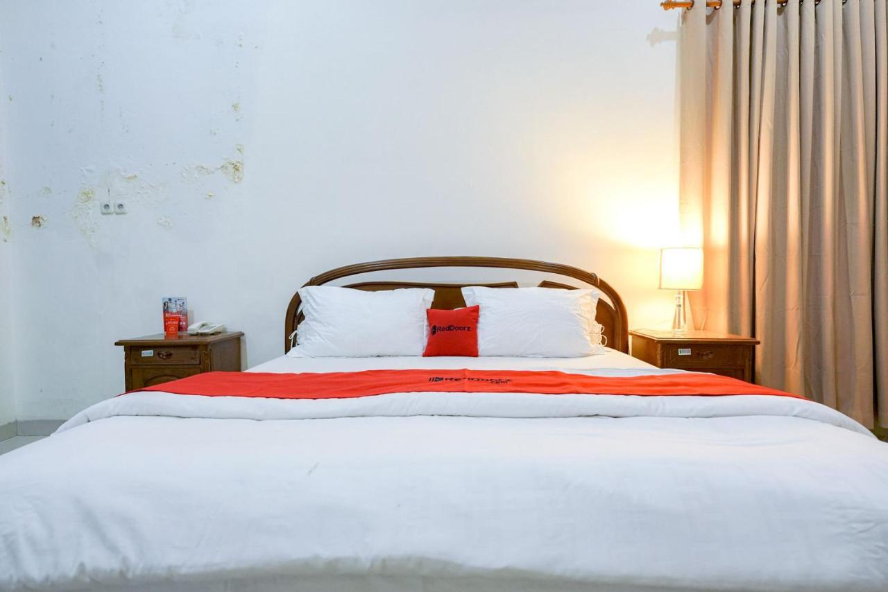 Reddoorz @ Avros Guest House Medan Bagian luar foto