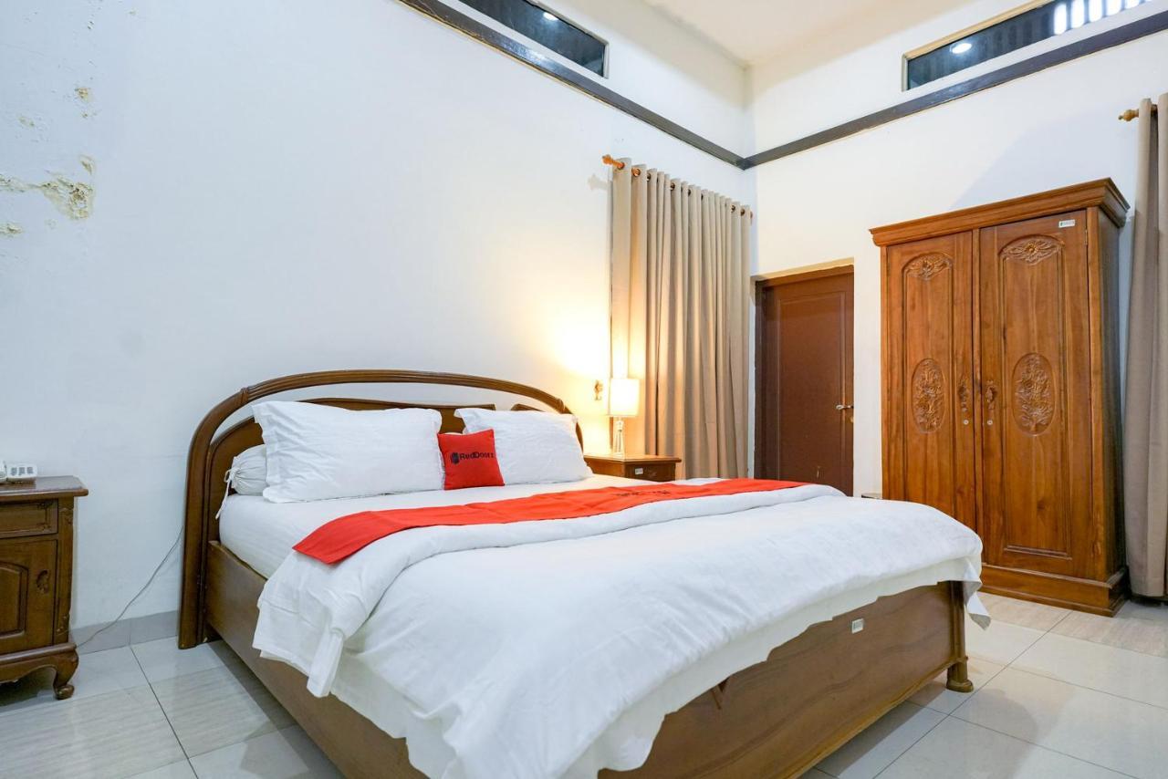 Reddoorz @ Avros Guest House Medan Bagian luar foto